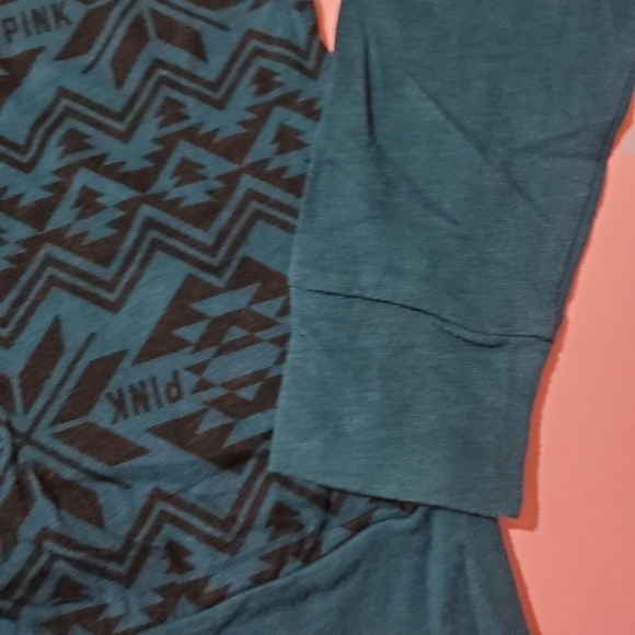 ❄️ Victoria's Secrets Pink Teal Christmas Winter Snowflake Print Long Sleeve Top - Picture 4 of 9